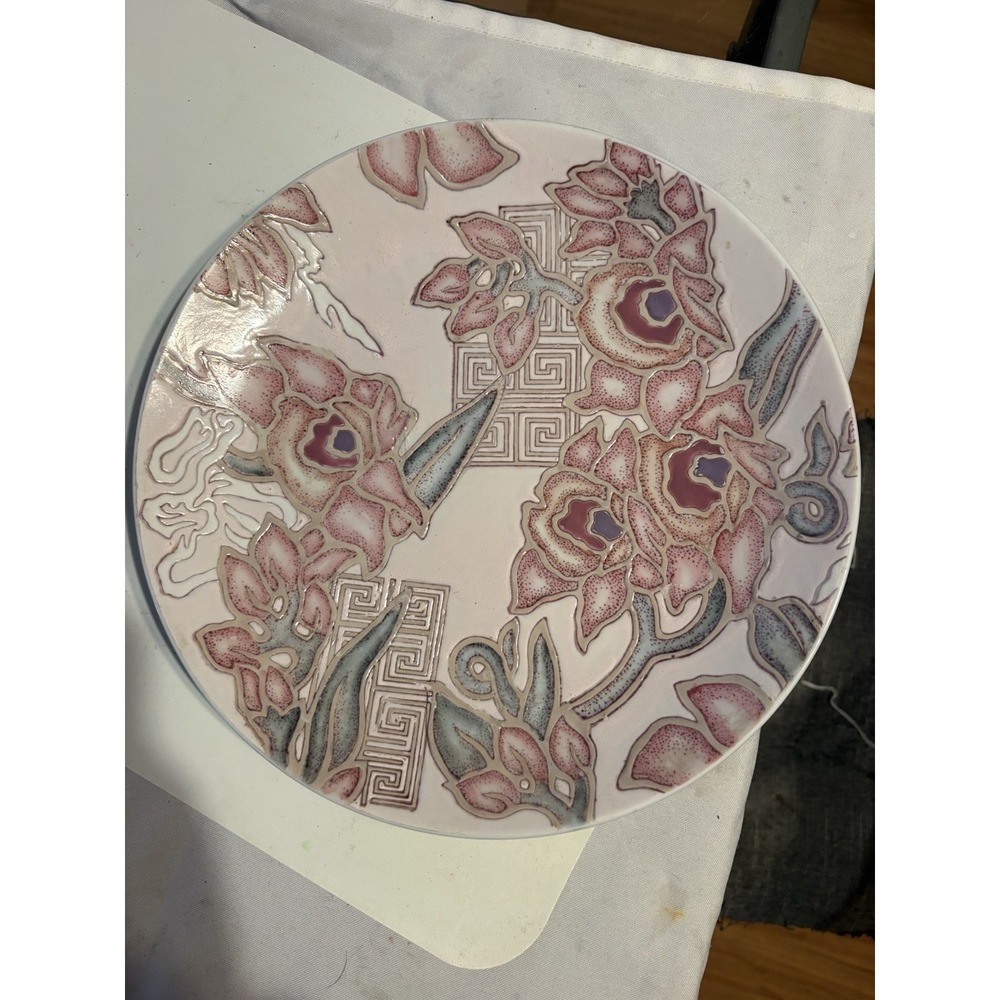 Toyo Terri Roese Cymbaline Cameo Dinner Plate 10" Floral Textured Art Deco Pink